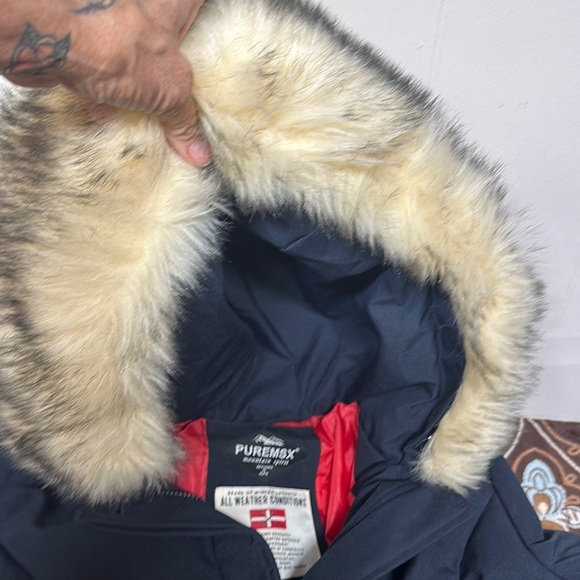 Navy Blue Insulated Puffer Coat with Fur Collar for Extreme Cold Weather - Picture 10 of 11